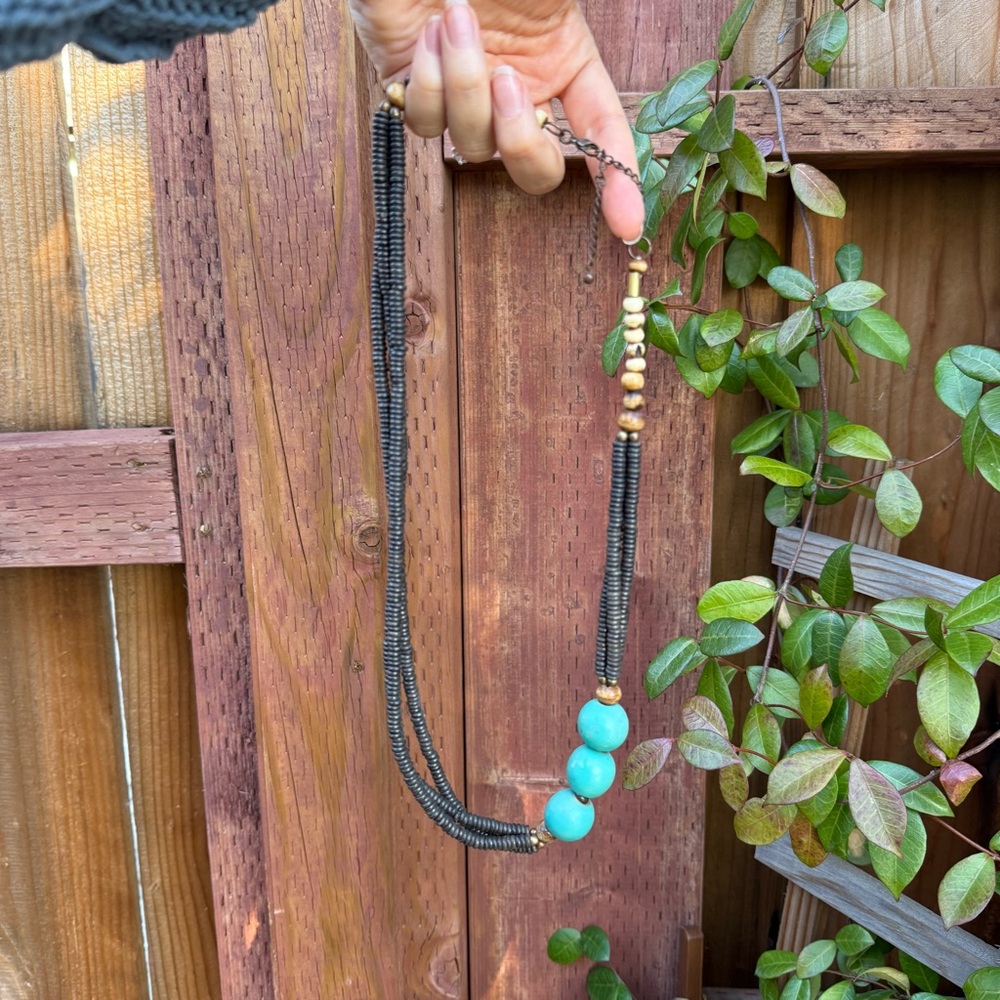 Vintage Teal Wooden Beaded Asymmetrical Necklace 🌿 - Picture 3 of 3